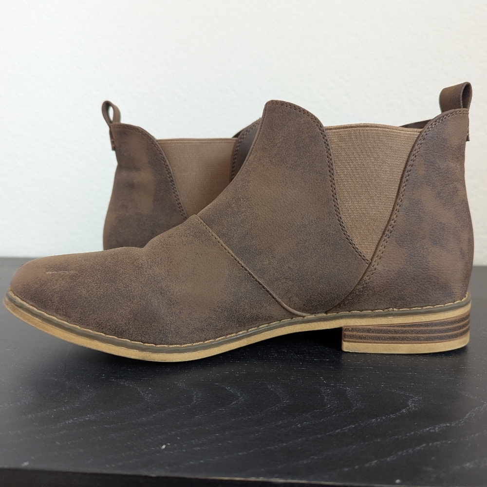 Women's Rocket Dog Maylon Brown Ankle Bootie Size: 11 - Picture 6 of 14